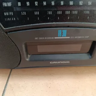 Radio Cassette Grundig RR 300 Negra...7 EUROS