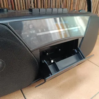 Radio Cassette Grundig RR 300 Negra...7 EUROS