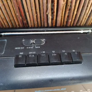 Radio Cassette Grundig RR 300 Negra...7 EUROS