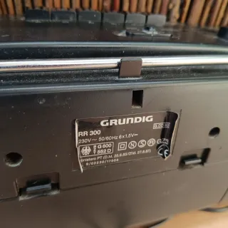 Radio Cassette Grundig RR 300 Negra...7 EUROS