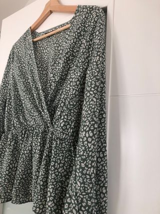 Blusa manga larga escote V estampado