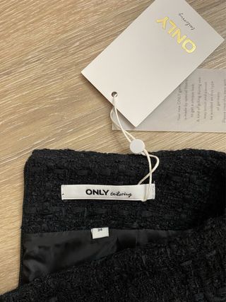 Falda tweed negra de ONLY