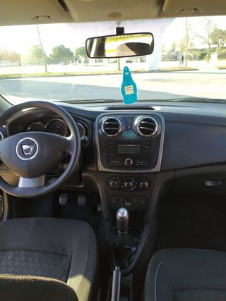 ALQUILO  DACIA SANDERO 1.2 75CV  (Etiqueta C)