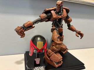Robot ABC juez dredd y casco peana no incluida de segunda mano por