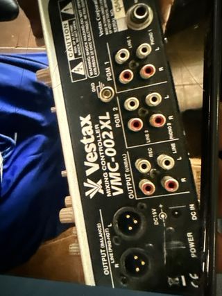 Mesa de mezclas Vestax VMC-002XL