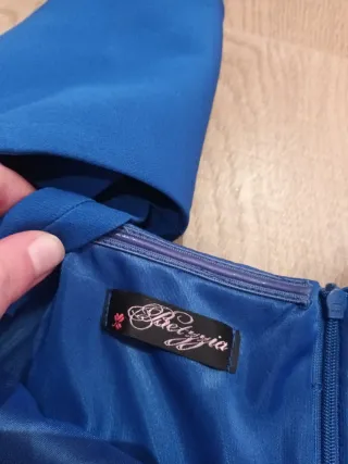 Vestido azul con volantes