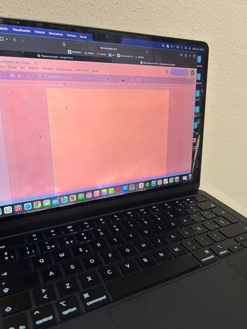 MacBook Air 13” M4 FUNCIONA | pantalla con humedad afbeelding 3