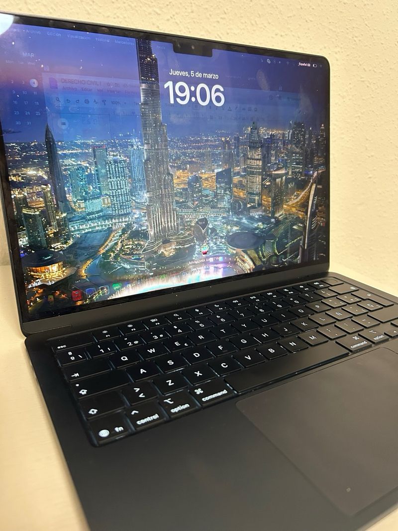 MacBook Air 13” M4 FUNCIONA | pantalla con humedad afbeelding 2