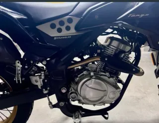 Rieju Tango 125 Scrambler Negra y Dorada