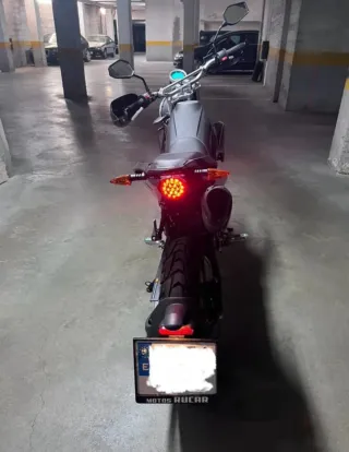 Rieju Tango 125 Scrambler Negra y Dorada