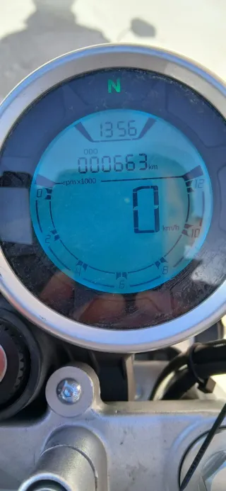 Rieju Tango 125 Scrambler Negra y Dorada