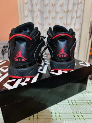 Zapatillas Jordan Negras y Rojas Nuevas