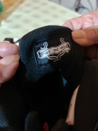 Zapatillas Jordan Negras y Rojas Nuevas