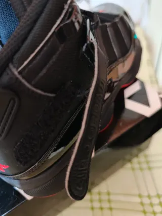Zapatillas Jordan Negras y Rojas Nuevas
