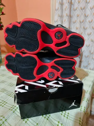 Zapatillas Jordan Negras y Rojas Nuevas