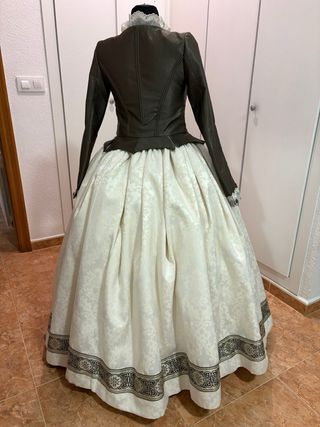Traje de Fallera