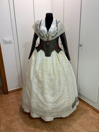 Traje de Fallera