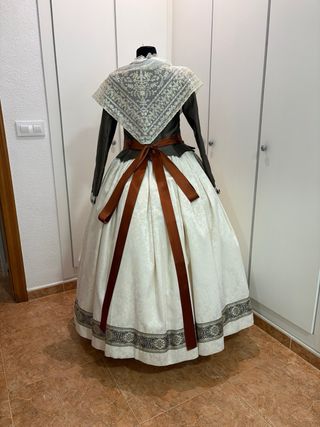Traje de Fallera