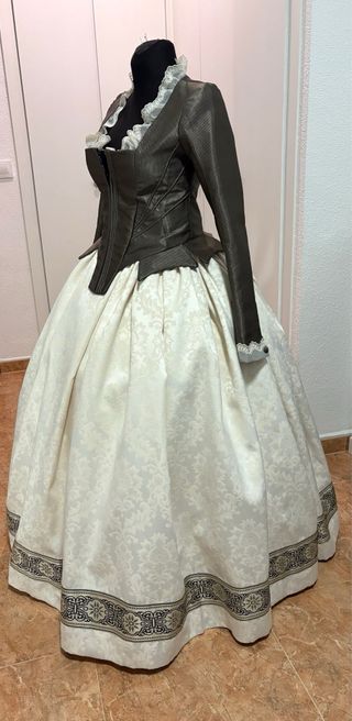 Traje de Fallera