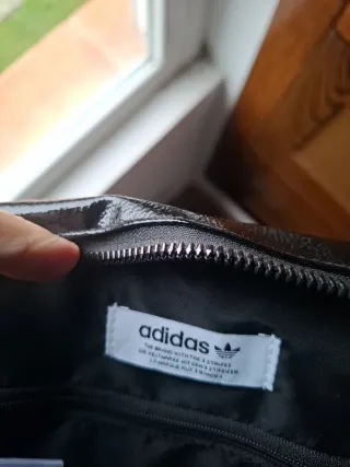 Bolso Adidas negro charol