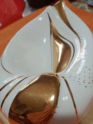 Svuotatasche in ceramica con decori oro zecchino