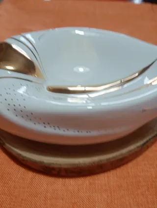 Svuotatasche in ceramica con decori oro zecchino