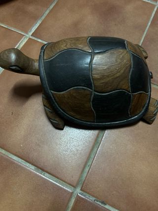 Figura tortuga madera artesanal