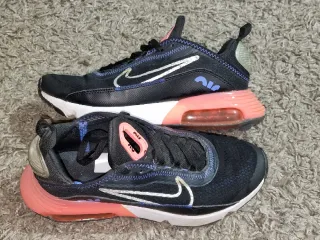 Zapatillas Nike Air Max 2090 Negras y Rosas