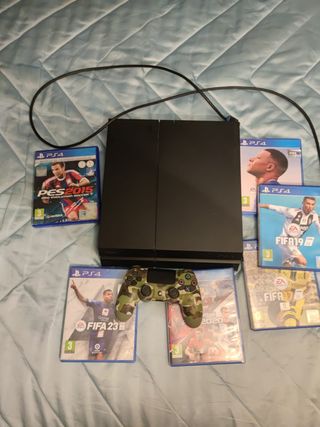 Consola PS4 + 6 Juegos FIFA y PES