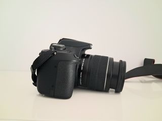 Cámara Canon EOS 2000D negra