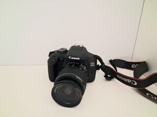 Cámara Canon EOS 2000D negra