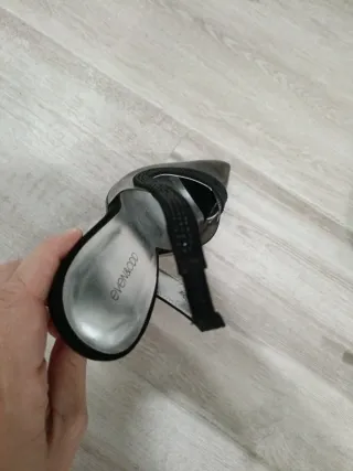 Zapatos de tacón Even&Odd negros y plateados