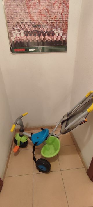 Triciclo infantil con empujador y cinturón