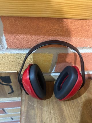 Cascos de trabajo rojos