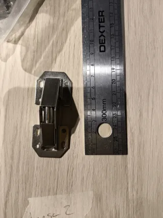 Bisagras pequeñas sin cazoleta