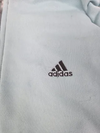 Sudadera Adidas con capucha y 3 rayas