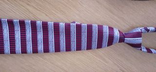 Lote de 3 corbatas: azul, roja y estampada