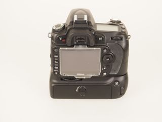 Cámara Nikon D90 + Objetivo 18-105 + Grip MB-D80