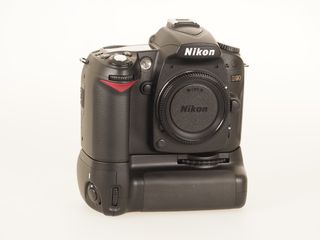Cámara Nikon D90 + Objetivo 18-105 + Grip MB-D80