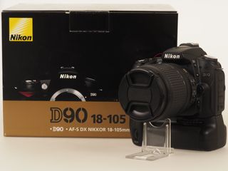 Cámara Nikon D90 + Objetivo 18-105 + Grip MB-D80