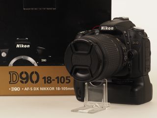 Cámara Nikon D90 + Objetivo 18-105 + Grip MB-D80
