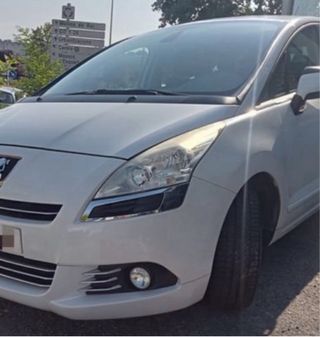 Peugeot 5008 2011