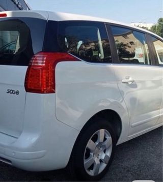 Peugeot 5008 2011