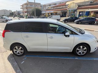 Peugeot 5008 2011