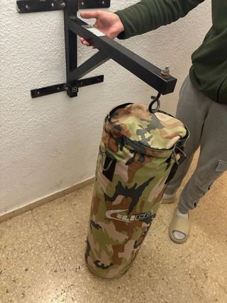 Saco de boxeo y soporte