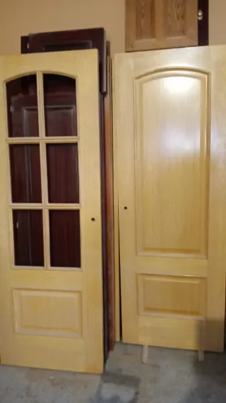4 Puertas Ciega Madera + 1 de palilleria