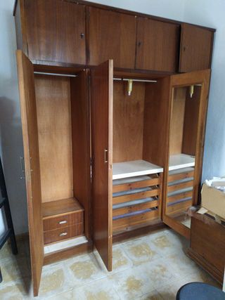 Armario vestidor de madera