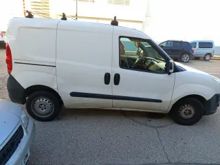 Alquilo furgonetas cuatrocientos euros al mes