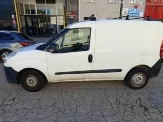 Alquilo furgonetas cuatrocientos euros al mes