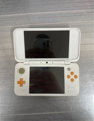 Nintendo 2DS XL con caricabatterie